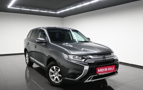Mitsubishi Outlander III рестайлинг 3, 2019 год, 1 945 000 рублей, 7 фотография