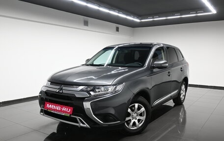 Mitsubishi Outlander III рестайлинг 3, 2019 год, 1 945 000 рублей, 3 фотография