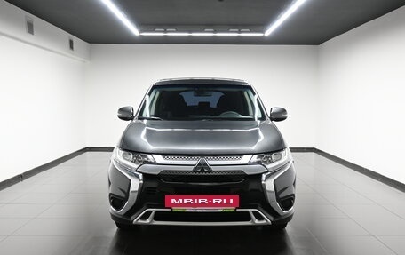 Mitsubishi Outlander III рестайлинг 3, 2019 год, 1 945 000 рублей, 5 фотография