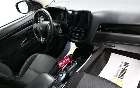 Mitsubishi Outlander III рестайлинг 3, 2019 год, 1 945 000 рублей, 15 фотография
