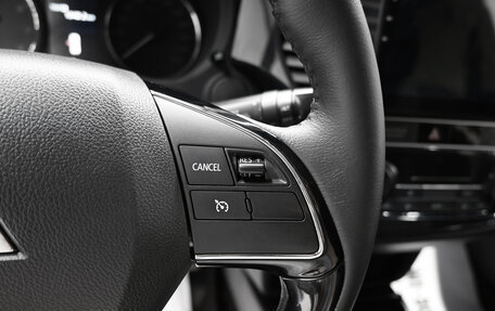Mitsubishi Outlander III рестайлинг 3, 2019 год, 1 945 000 рублей, 19 фотография