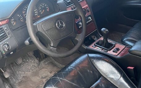 Mercedes-Benz E-Класс, 1997 год, 500 000 рублей, 3 фотография