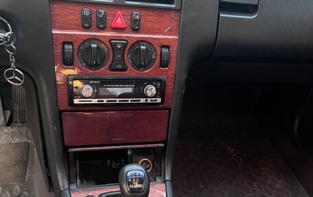 Mercedes-Benz E-Класс, 1997 год, 500 000 рублей, 5 фотография