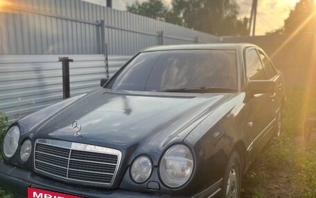 Mercedes-Benz E-Класс, 1997 год, 500 000 рублей, 2 фотография