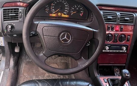 Mercedes-Benz E-Класс, 1997 год, 500 000 рублей, 7 фотография