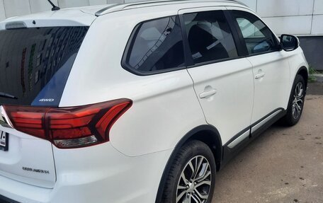 Mitsubishi Outlander III рестайлинг 3, 2016 год, 2 100 000 рублей, 4 фотография