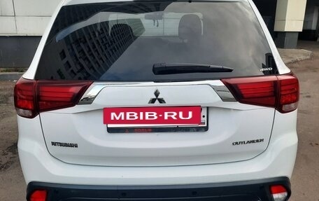 Mitsubishi Outlander III рестайлинг 3, 2016 год, 2 100 000 рублей, 3 фотография