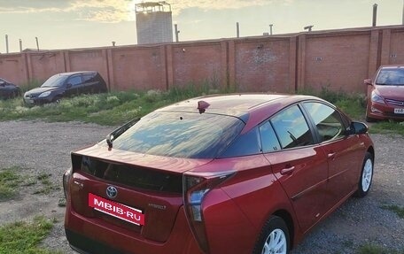 Toyota Prius IV XW50, 2016 год, 1 930 000 рублей, 4 фотография