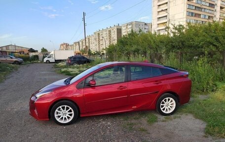 Toyota Prius IV XW50, 2016 год, 1 930 000 рублей, 6 фотография