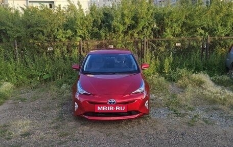 Toyota Prius IV XW50, 2016 год, 1 930 000 рублей, 5 фотография