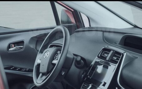 Toyota Prius IV XW50, 2016 год, 1 930 000 рублей, 9 фотография