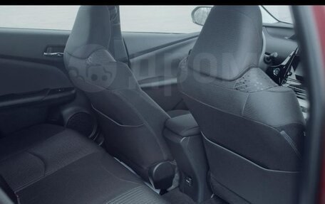 Toyota Prius IV XW50, 2016 год, 1 930 000 рублей, 13 фотография