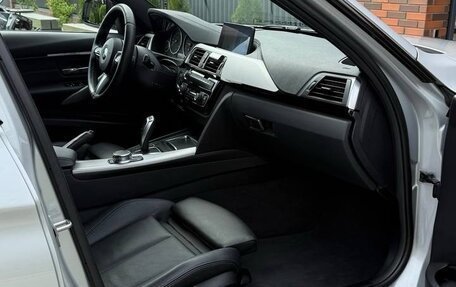 BMW 3 серия, 2018 год, 2 900 000 рублей, 15 фотография