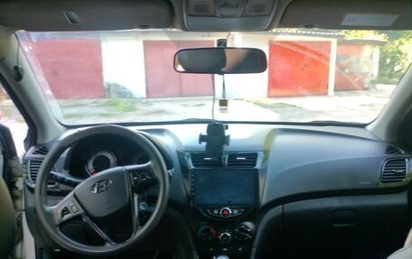 Hyundai Solaris II рестайлинг, 2012 год, 850 000 рублей, 5 фотография