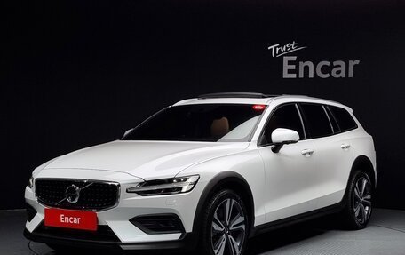 Volvo V60 II, 2022 год, 3 570 334 рублей, 1 фотография
