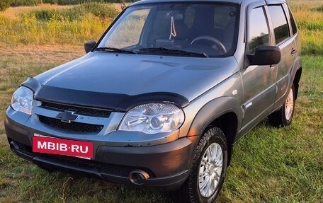 Chevrolet Niva I рестайлинг, 2011 год, 560 000 рублей, 2 фотография