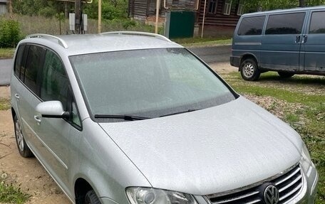 Volkswagen Touran III, 2008 год, 1 000 000 рублей, 3 фотография