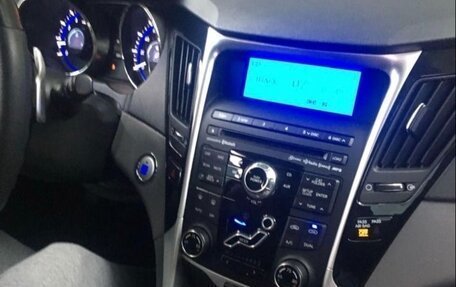 Hyundai Sonata VI, 2011 год, 900 000 рублей, 2 фотография
