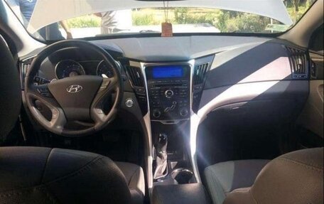 Hyundai Sonata VI, 2011 год, 900 000 рублей, 6 фотография