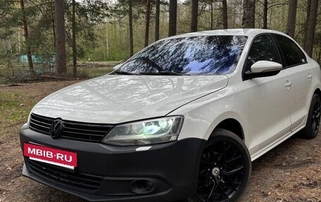 Volkswagen Jetta VI, 2013 год, 750 000 рублей, 3 фотография