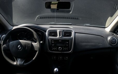 Renault Logan II, 2017 год, 820 000 рублей, 11 фотография