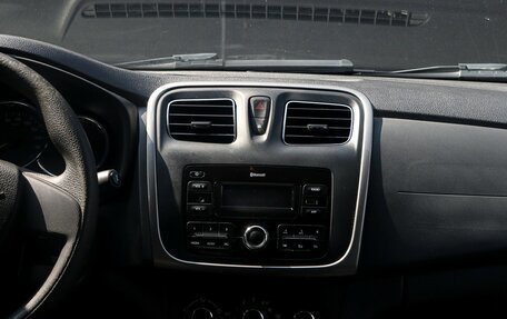 Renault Logan II, 2017 год, 820 000 рублей, 12 фотография