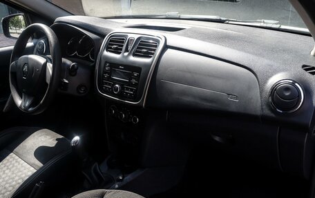 Renault Logan II, 2017 год, 820 000 рублей, 9 фотография