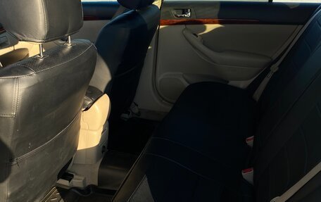 Toyota Avensis III рестайлинг, 2004 год, 870 000 рублей, 8 фотография