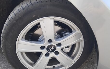 Hyundai Elantra V, 2012 год, 900 000 рублей, 4 фотография