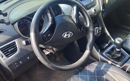 Hyundai Elantra V, 2012 год, 900 000 рублей, 11 фотография