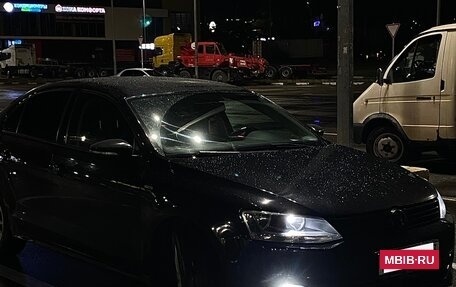 Volkswagen Jetta VI, 2013 год, 1 200 000 рублей, 2 фотография
