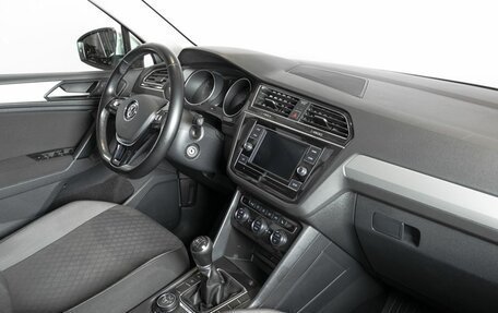 Volkswagen Tiguan II, 2018 год, 2 396 200 рублей, 4 фотография