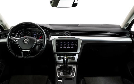 Volkswagen Passat B8 рестайлинг, 2018 год, 2 149 000 рублей, 11 фотография