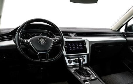 Volkswagen Passat B8 рестайлинг, 2018 год, 2 149 000 рублей, 12 фотография