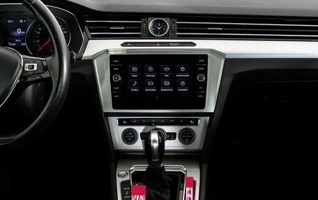 Volkswagen Passat B8 рестайлинг, 2018 год, 2 149 000 рублей, 16 фотография