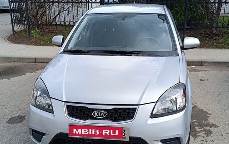 KIA Rio II, 2011 год, 650 000 рублей, 1 фотография