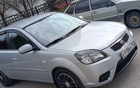 KIA Rio II, 2011 год, 650 000 рублей, 3 фотография