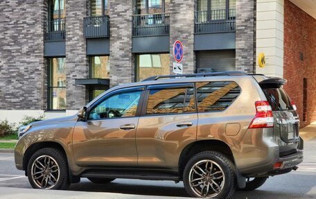 Toyota Land Cruiser Prado 150 рестайлинг 2, 2015 год, 3 345 000 рублей, 9 фотография