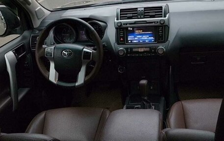 Toyota Land Cruiser Prado 150 рестайлинг 2, 2015 год, 3 345 000 рублей, 13 фотография