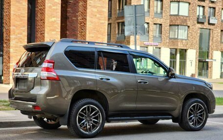 Toyota Land Cruiser Prado 150 рестайлинг 2, 2015 год, 3 345 000 рублей, 10 фотография