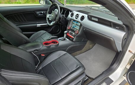 Ford Mustang VI рестайлинг, 2017 год, 3 200 000 рублей, 5 фотография