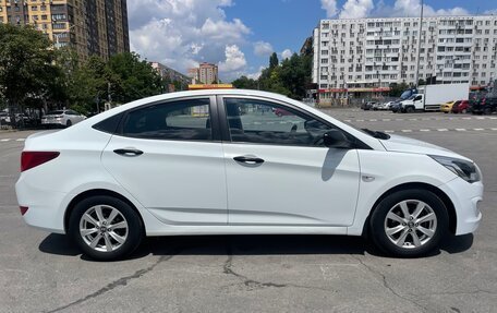 Hyundai Solaris II рестайлинг, 2015 год, 740 000 рублей, 8 фотография