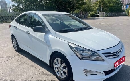 Hyundai Solaris II рестайлинг, 2015 год, 740 000 рублей, 2 фотография