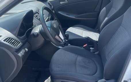 Hyundai Solaris II рестайлинг, 2015 год, 740 000 рублей, 10 фотография