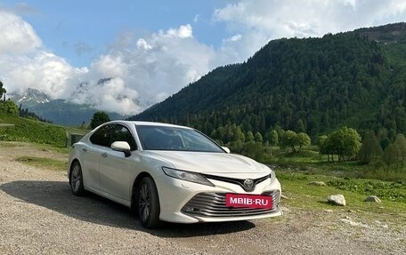 Toyota Camry, 2020 год, 3 450 000 рублей, 2 фотография