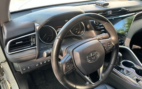 Toyota Camry, 2020 год, 3 450 000 рублей, 10 фотография