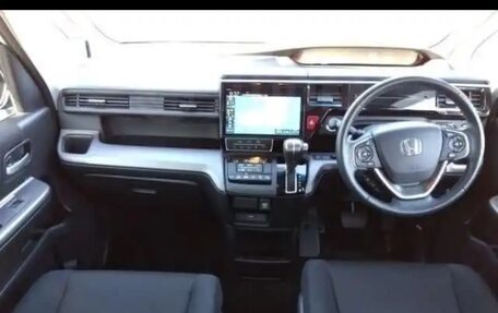 Honda Stepwgn IV, 2020 год, 2 850 000 рублей, 7 фотография
