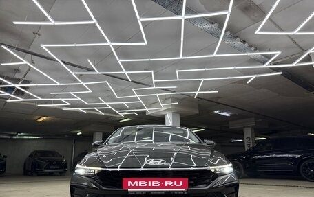 Hyundai Elantra, 2023 год, 2 100 000 рублей, 10 фотография
