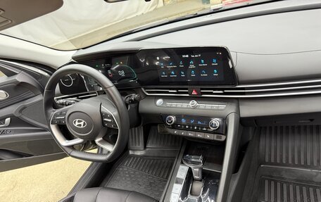 Hyundai Elantra, 2023 год, 2 100 000 рублей, 32 фотография