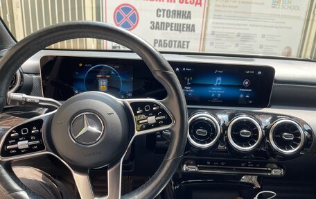 Mercedes-Benz A-Класс, 2019 год, 2 300 000 рублей, 10 фотография